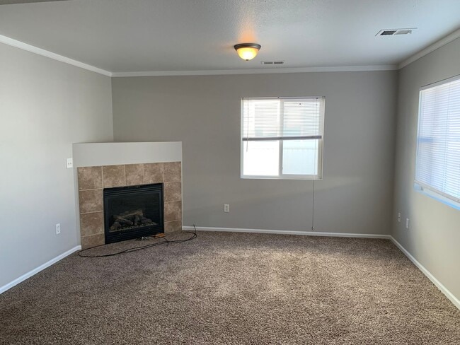 Building Photo - 3 BEDROOM,  2.5 BATHROOM TOWNHOUSE WITH 2 ...