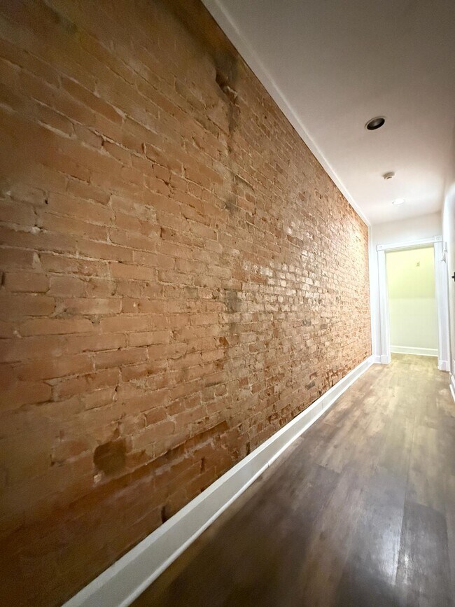 Building Photo - 822 Scott St