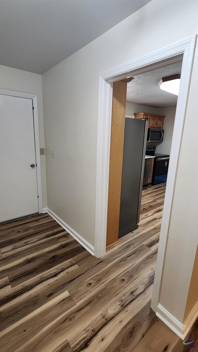 Building Photo - 203 Springdale Dr