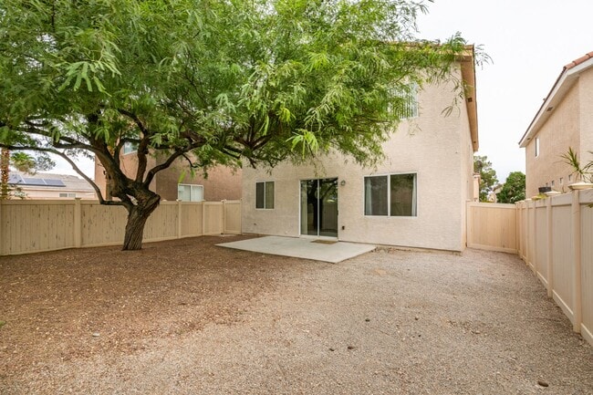 Building Photo - Beautiful 2-story home featuring 4 bedroom...