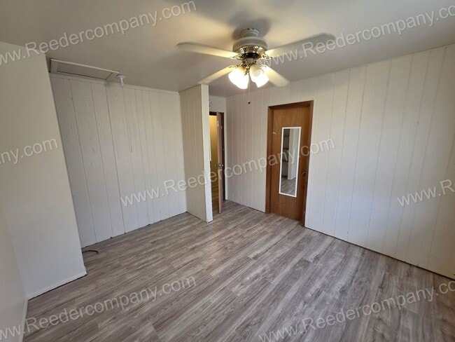 Building Photo - Beautiful 3 Bedroom Townhouse across from Morton High School!