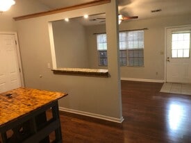 Building Photo - 26 E Meadow Ln