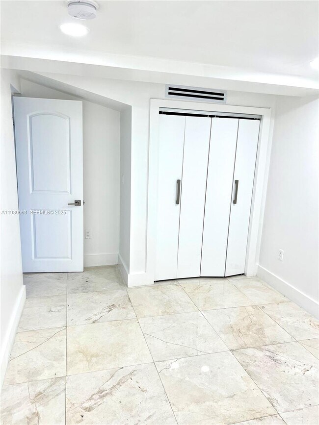 Building Photo - 2536 Flamingo Ln