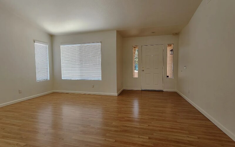 Building Photo - 879 Poppyseed Ln