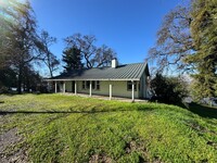 Building Photo - Large one bedroom | On the Feather River