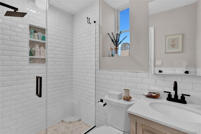 Building Photo - 25 W Broadway