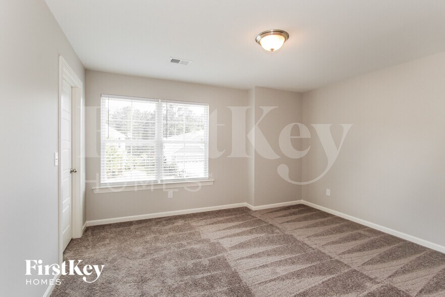 Building Photo - 4072 Park Crossings Dr