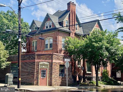 Building Photo - 344 King St