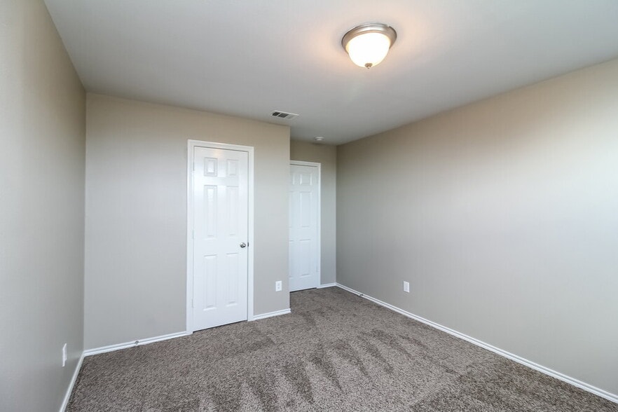 Building Photo - 1204 Seneca Pl