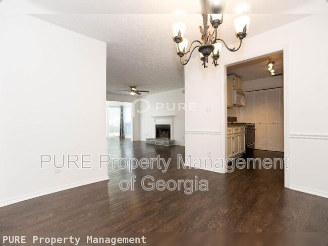Building Photo - 2408 Country Park Dr