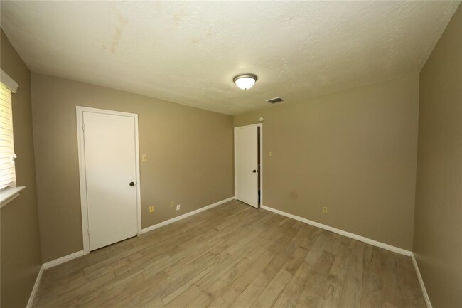 Building Photo - 9230 Stroud Dr
