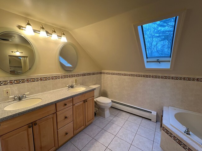 Building Photo - Gorgeous 3 bed, 2 bath home | Lawn Care Included