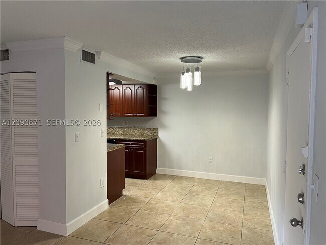 Building Photo - 7200 Fairway Dr