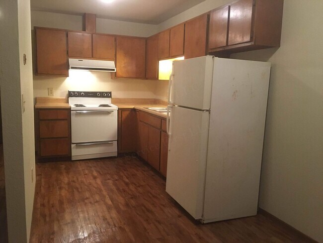 Building Photo - Marshfield Apartments