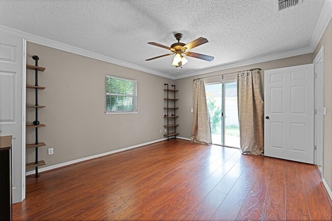 Building Photo - 4033 Forest Island Dr