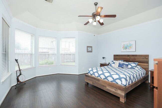 Building Photo - 18123 Quarry Vale Dr