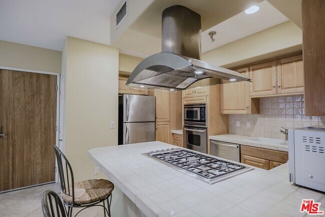 Building Photo - 937 12th St