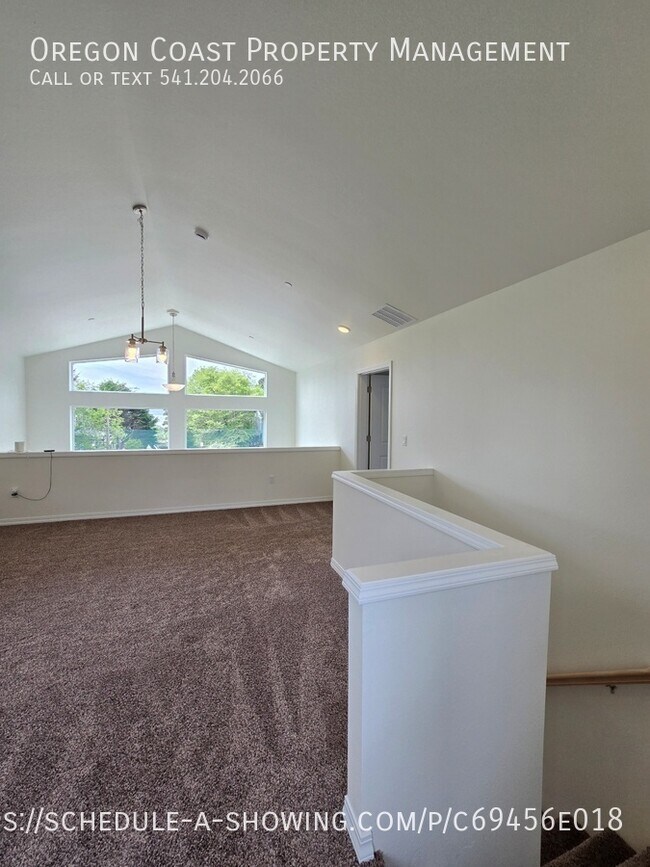 Building Photo - 4822 SW 48th Ct