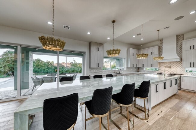 Building Photo - Stunning Green Valley, Guard Gated Communi...