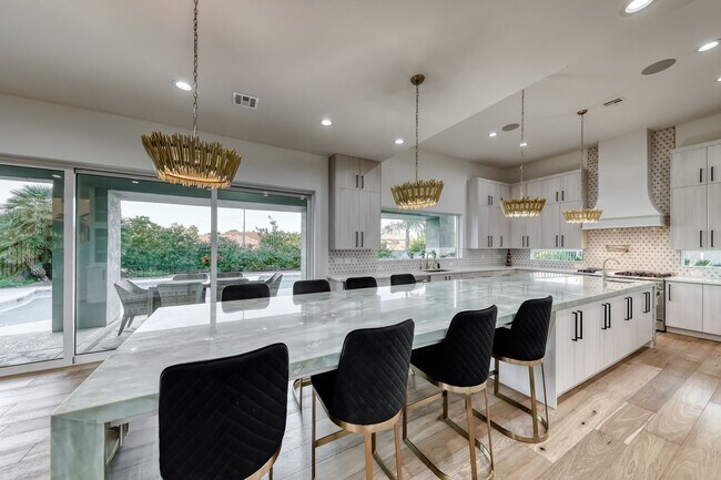 Building Photo - Stunning Green Valley, Guard Gated Community, Pool Home!