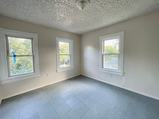 Building Photo - 58 Division St