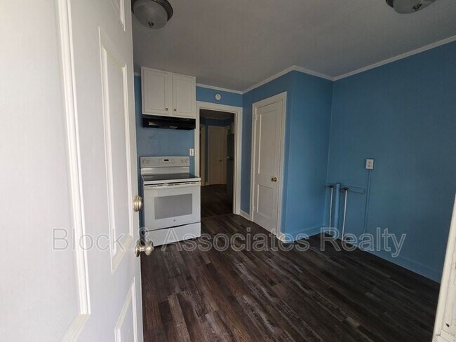 Building Photo - 1703 E Gate City Blvd