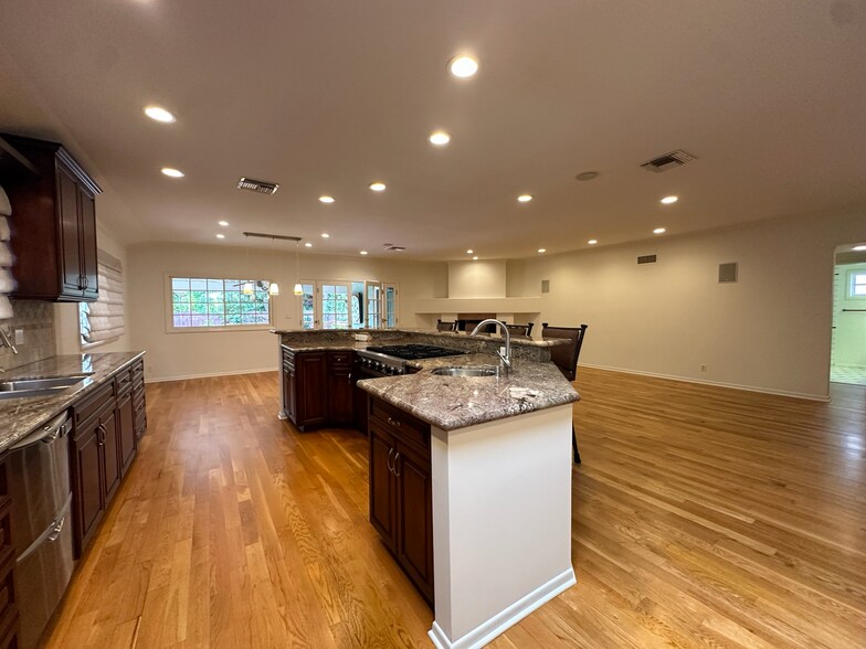 Building Photo - Rare Sherman Oaks Lease | 4beds + 3baths + Large Office in a tree lined street with a large yard,...