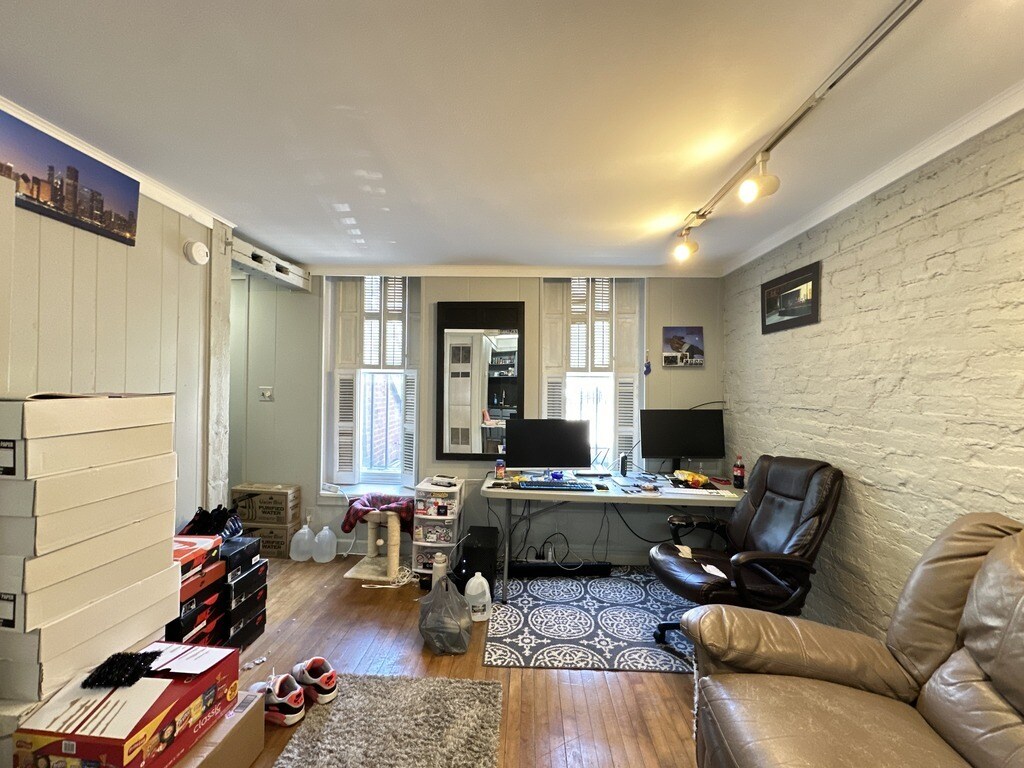 Building Photo - 2141 W Webster Ave