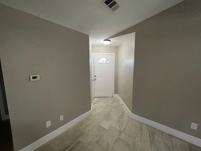 Building Photo - 5909 Avery Island Ave