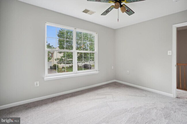 Building Photo - 2024 Chestnut Dr.