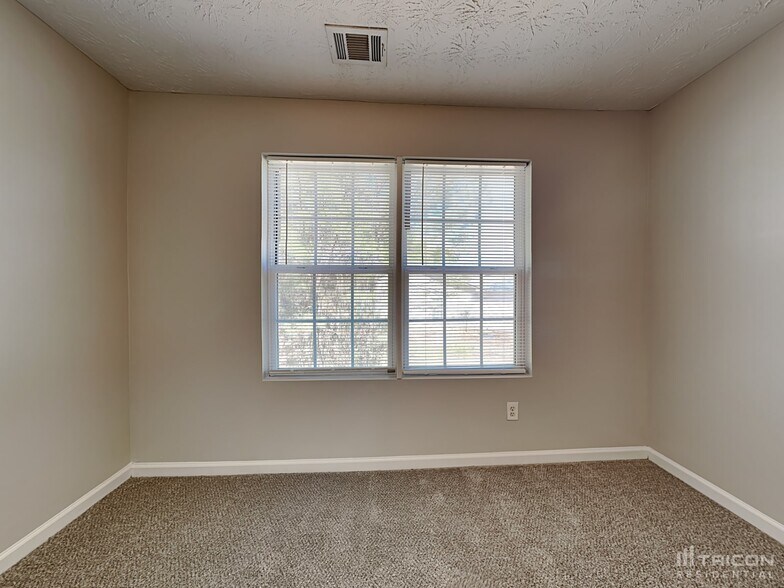 Building Photo - 210 Railside Dr