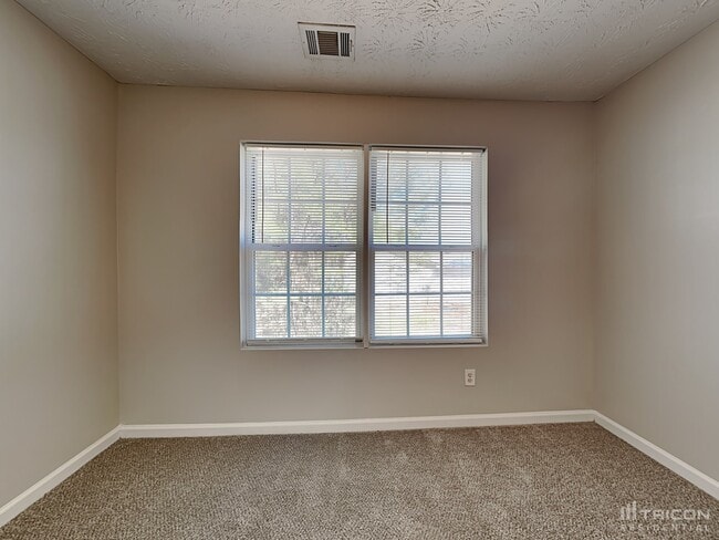 Building Photo - 210 Railside Dr