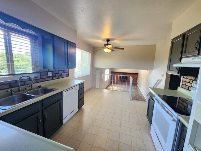 Building Photo - Available NOW!!