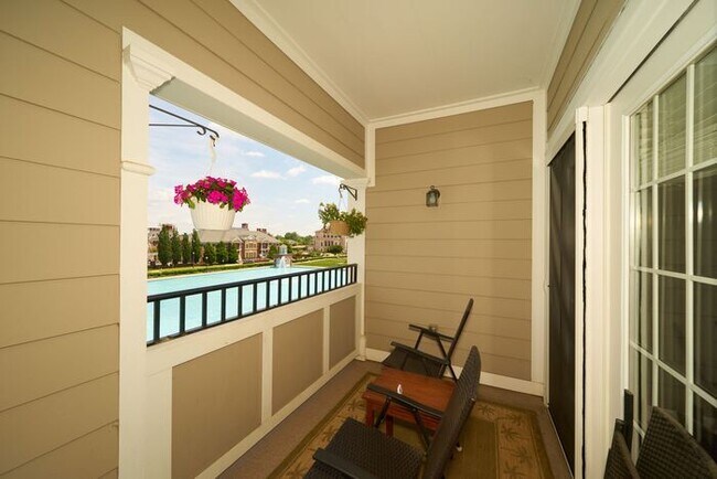 Building Photo - Top Floor Condo in Great Carmel Location!
