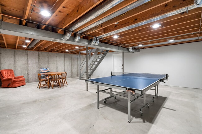 Building Photo - 10 Apple Tree Ct