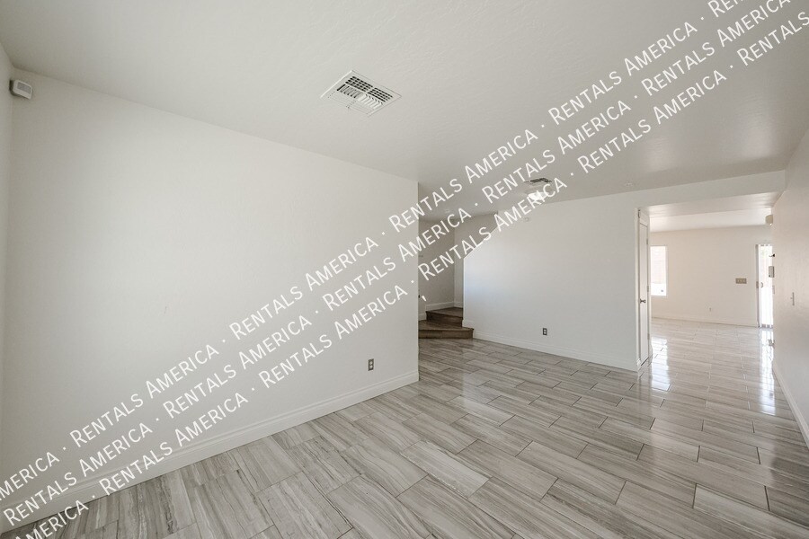 Building Photo - 7315 S 30th Ave