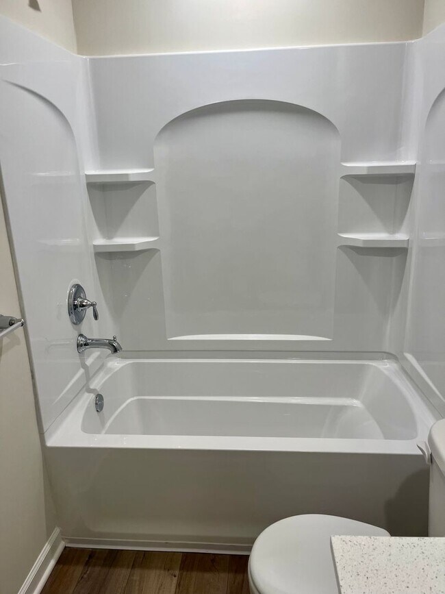 Building Photo - Newer Construction Home!