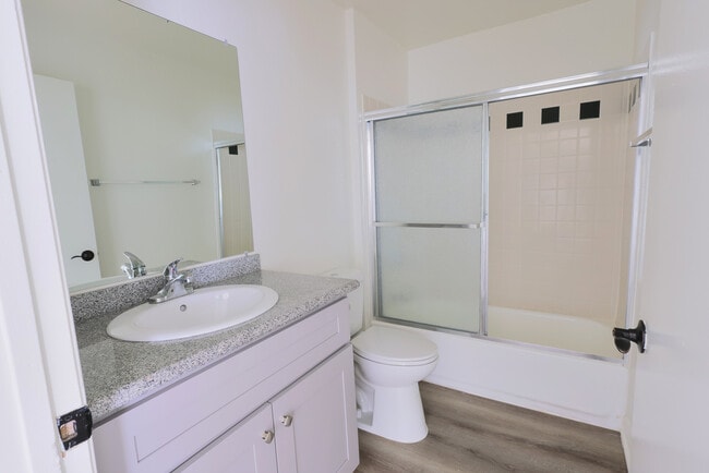 Building Photo - 2928 Leeward Ave