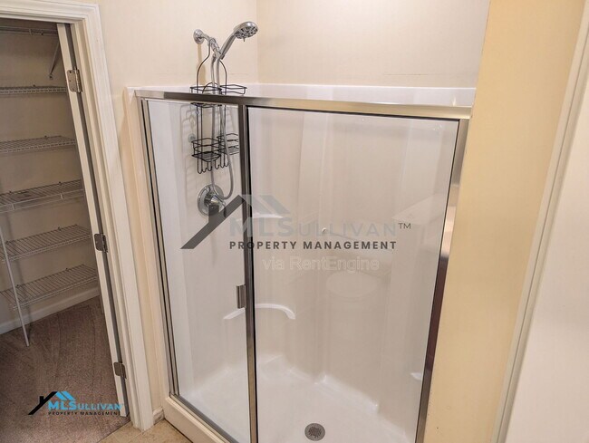 Building Photo - 5454 Jessip St