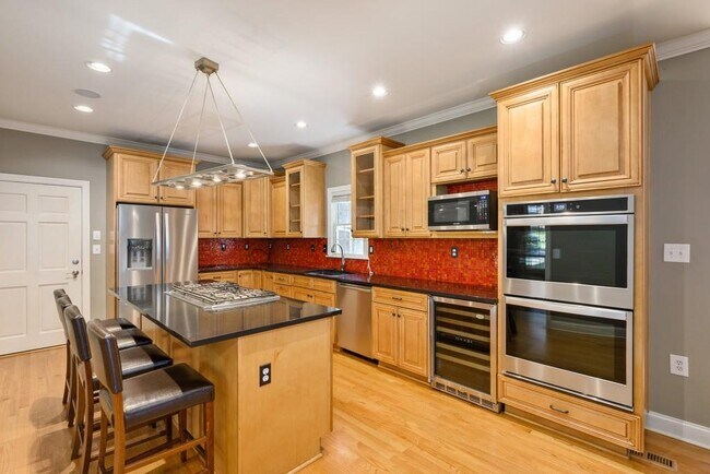 Building Photo - 4878 Long Island Dr NE