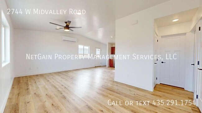 Building Photo - 2744 W Midvalley Rd