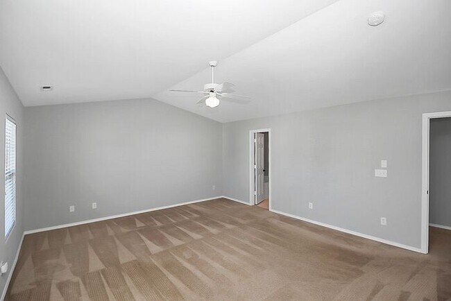 Building Photo - Spacious 3BD/2.5BA Home in Cabarrus Crossing!