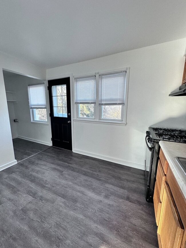 Building Photo - Cozy 3-Bedroom Townhouse in Midland, PA!