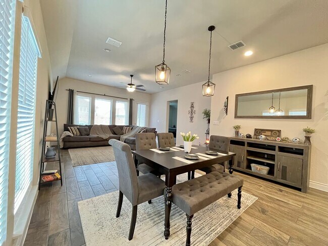 Building Photo - 3 Bedroom/2 Bath Kallison Ranch Subdivision