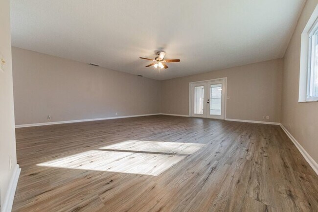 Building Photo - 673 Augusta Rd