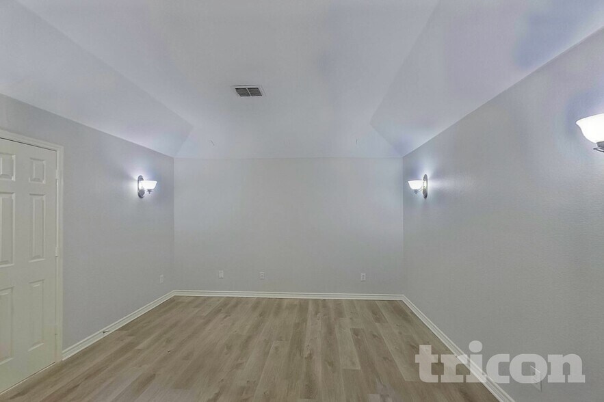 Building Photo - 813 Wolf Trail