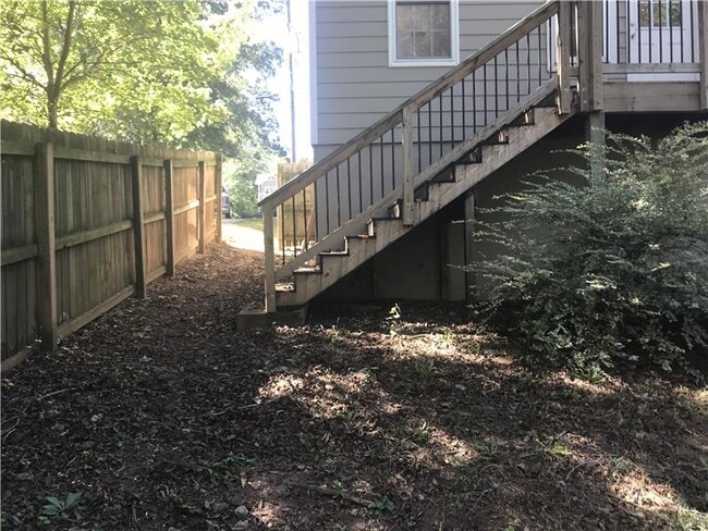 Building Photo - 27 Montgomery St SE