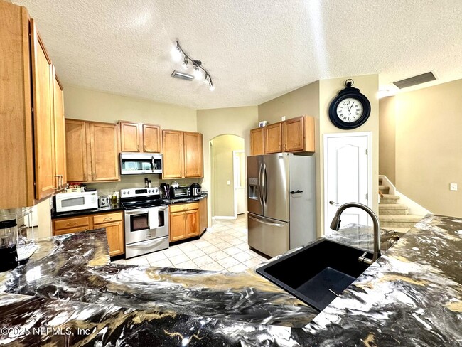 Building Photo - 2208 Wide Reach Dr