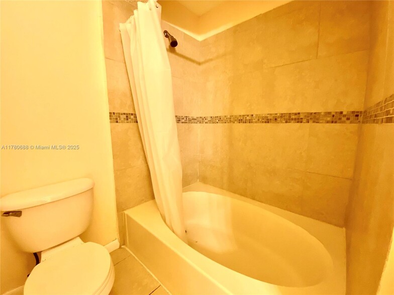 Building Photo - 10440 SW 156th Ct