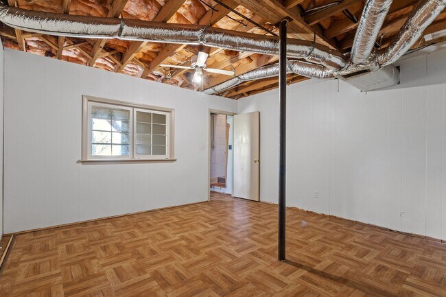 Building Photo - Charming 3 Bed, 2 Bath on Ward Street, Close to Universities